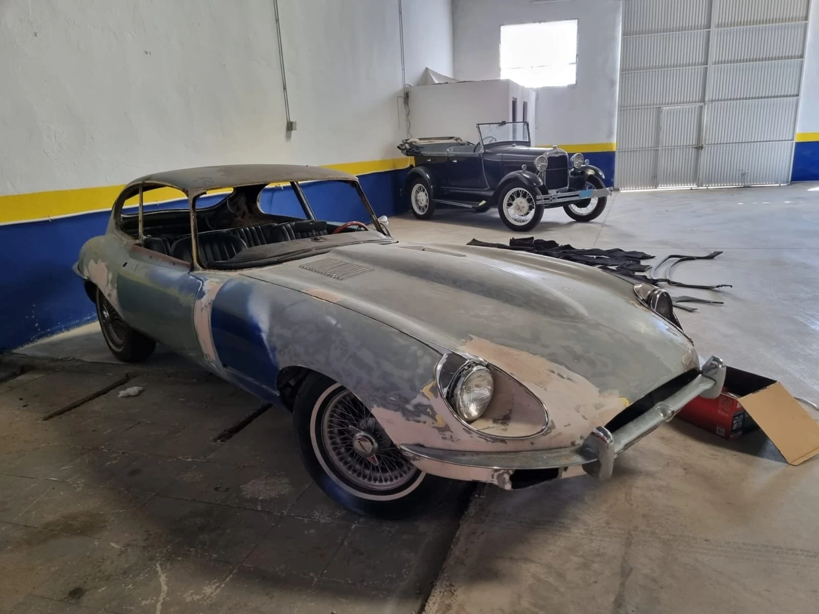 Jaguar E type Coup. 1970 " Proyect " — 0 km — 4.200cc , 6 cilindros en linea. — 265 CV — Toledo, Castilla la Mancha.